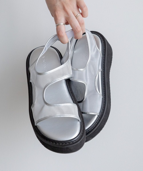 VACANCY（ヴァカンシー）の「厚底アシンメトリーシアーサンダル（サンダル・レディース・ブラック/シルバー・MEDIUM/LARGE/X-LARGE）」の16枚目の写真