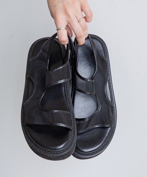 VACANCY（ヴァカンシー）の「厚底アシンメトリーシアーサンダル（サンダル・レディース・ブラック/シルバー・MEDIUM/LARGE/X-LARGE）」の7枚目の写真