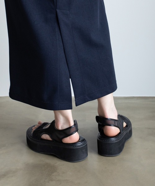 VACANCY（ヴァカンシー）の「厚底アシンメトリーシアーサンダル（サンダル・レディース・ブラック/シルバー・MEDIUM/LARGE/X-LARGE）」の9枚目の写真