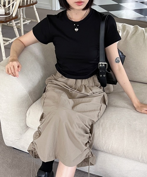 by muni:r(バイ ムニール)の「シャーリングクロップド半袖Tシャツ(Tシャツ/カットソー・レディース・ブラック/グレー/ピンク/ホワイト/イエロー・FREE)」の3枚目の写真