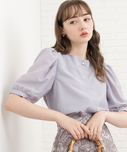 couture brooch(クチュールブローチ)の「◆【前後2WAY/洗える】シアーボリューム袖ブラウス(シャツ/ブラウス・レディース・ライトグレー/ブラック/ピンク系・38/42)」の3枚目の写真