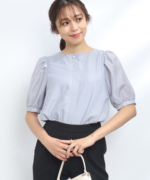 couture brooch(クチュールブローチ)の「◆【前後2WAY/洗える】シアーボリューム袖ブラウス(シャツ/ブラウス・レディース・ライトグレー/ブラック/ピンク系・38/42)」の7枚目の写真