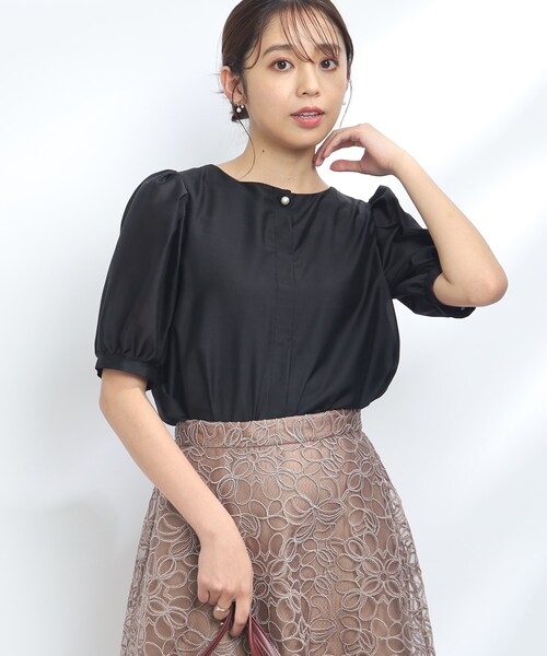 couture brooch(クチュールブローチ)の「◆【前後2WAY/洗える】シアーボリューム袖ブラウス(シャツ/ブラウス・レディース・ライトグレー/ブラック/ピンク系・38/42)」の20枚目の写真