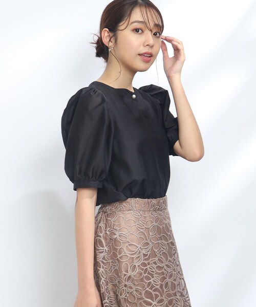 couture brooch(クチュールブローチ)の「◆【前後2WAY/洗える】シアーボリューム袖ブラウス(シャツ/ブラウス・レディース・ライトグレー/ブラック/ピンク系・38/42)」の21枚目の写真