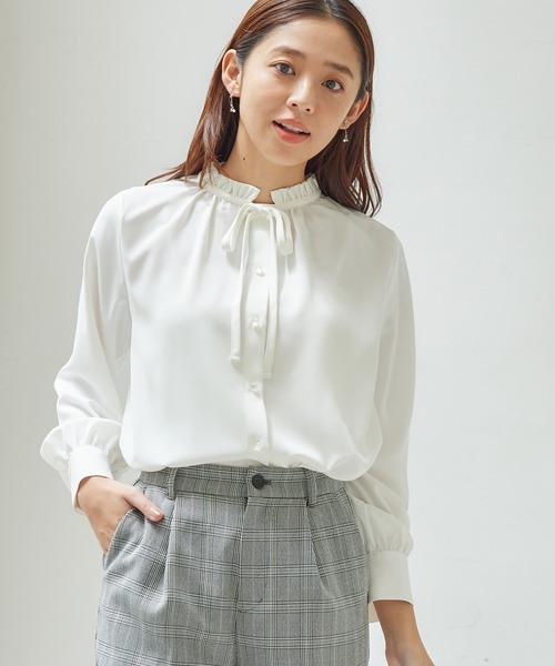 Honeys（ハニーズ）の「フリルボウタイブラウス（シャツ/ブラウス・レディース・アイボリー/ブラック/モカ/グレイッシュベージュ・M/S/L/3L/LL）」の2枚目の写真