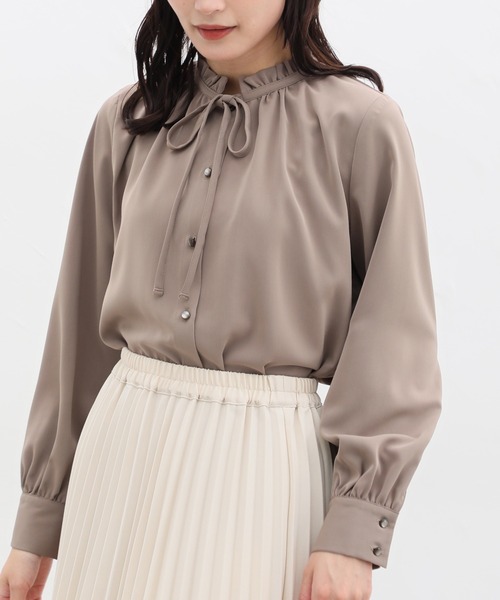 Honeys（ハニーズ）の「フリルボウタイブラウス（シャツ/ブラウス・レディース・アイボリー/ブラック/モカ/グレイッシュベージュ・M/S/L/3L/LL）」の11枚目の写真