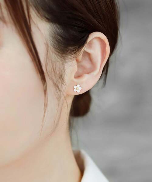 ANEMONE（アネモネ）の「フラワー×パール2WAYバックキャッチピアス（ピアス（両耳用）・レディース・アイボリー/ブラック・FREE）」の15枚目の写真