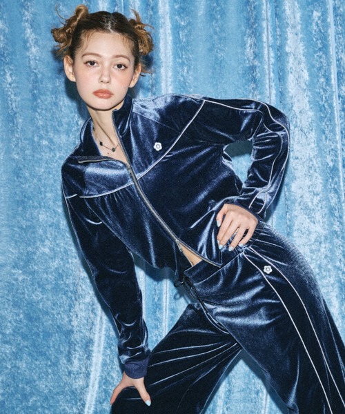 LILY BROWN（リリーブラウン）の「【LILY BROWN×MARY QUANT】ベロアトラックジャケット（ジャージ・レディース・ネイビー/ピンク・FREE）」の2枚目の写真