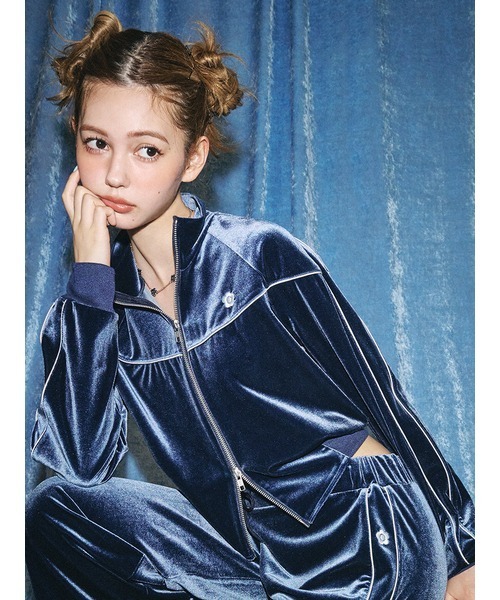 LILY BROWN（リリーブラウン）の「【LILY BROWN×MARY QUANT】ベロアトラックジャケット（ジャージ・レディース・ネイビー/ピンク・FREE）」の3枚目の写真