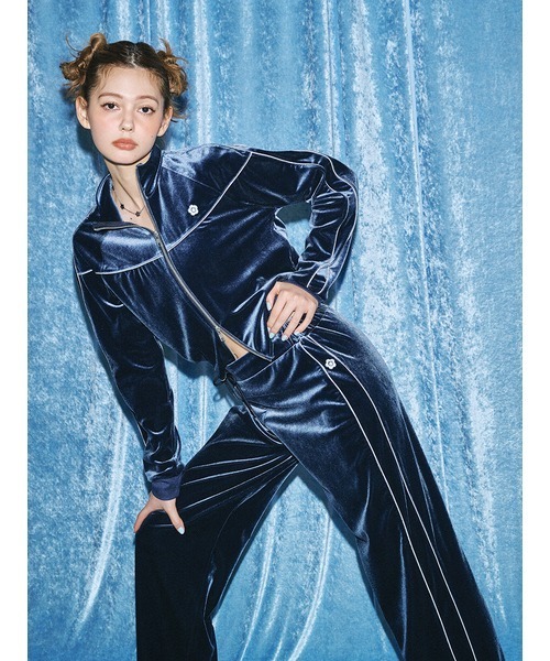 LILY BROWN（リリーブラウン）の「【LILY BROWN×MARY QUANT】ベロアトラックジャケット（ジャージ・レディース・ネイビー/ピンク・FREE）」の4枚目の写真