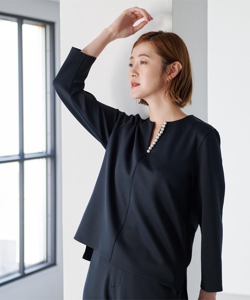 UR'S(ユアーズ)の「パール付キーネックトップス(Tシャツ/カットソー・レディース・ネイビー/ブラック/ベージュ・M/L/S)」の14枚目の写真