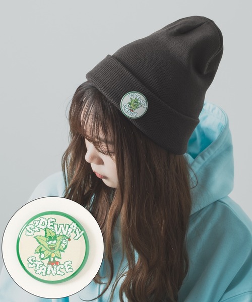 SIDEWAY STANCE(サイドウェイスタンス)の「【SIDEWAY STANCE】缶バッジ付き ニットキャップ(ニットキャップ/ビーニー・メンズ・杢グレー/ブルー/チャコール/パープル/グリーン/ブラック系/イエロー/ライトイエロー/ライトグリーン/ホワイト/ブラック系1/ブラック/ブラック系2/レッド/ブラウン/ベージュ・FREE)」の7枚目の写真