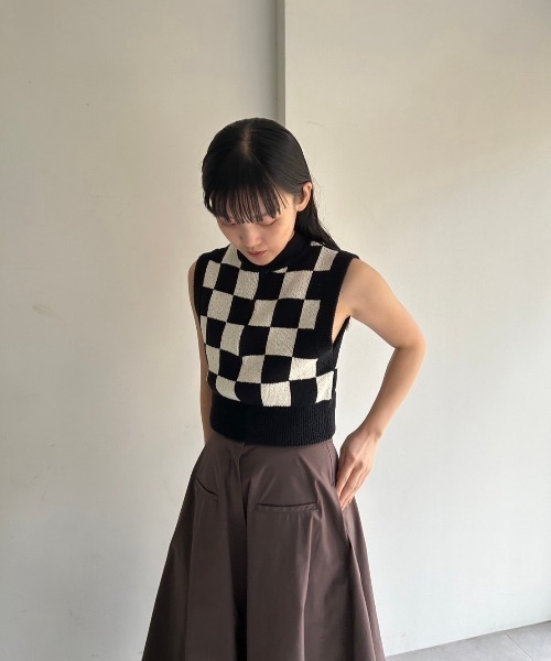 emmi(エミ)の「【emmi atelier】ハーフジップノースリブニット(ベスト・レディース・グレー/ブラック・FREE)」の18枚目の写真