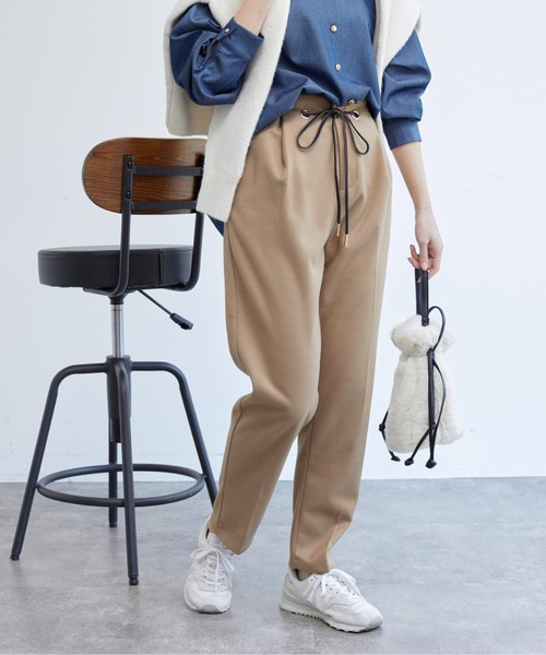 Chez toi(シェトワ)の「ハトメリボン起毛テーパードパンツ(その他パンツ・レディース・ブラック/ベージュ/アイボリー・MEDIUM/SMALL)」の3枚目の写真