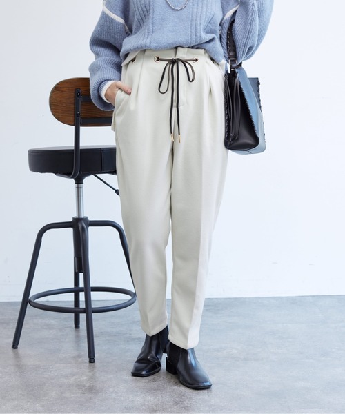 Chez toi(シェトワ)の「ハトメリボン起毛テーパードパンツ(その他パンツ・レディース・ブラック/ベージュ/アイボリー・MEDIUM/SMALL)」の1枚目の写真