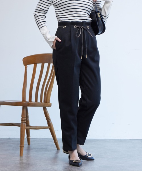 Chez toi(シェトワ)の「ハトメリボン起毛テーパードパンツ(その他パンツ・レディース・ブラック/ベージュ/アイボリー・MEDIUM/SMALL)」の2枚目の写真