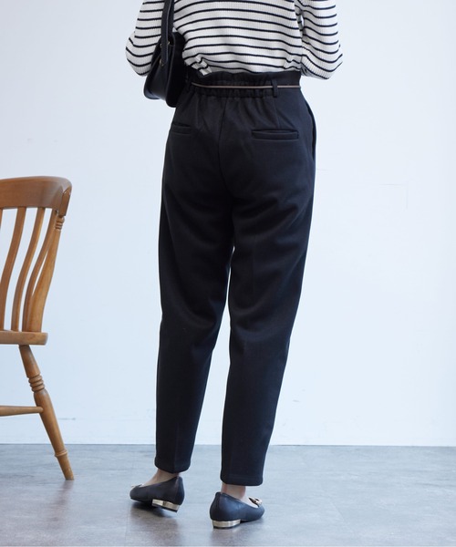 Chez toi(シェトワ)の「ハトメリボン起毛テーパードパンツ(その他パンツ・レディース・ブラック/ベージュ/アイボリー・MEDIUM/SMALL)」の8枚目の写真