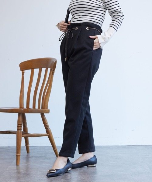 Chez toi(シェトワ)の「ハトメリボン起毛テーパードパンツ(その他パンツ・レディース・ブラック/ベージュ/アイボリー・MEDIUM/SMALL)」の10枚目の写真