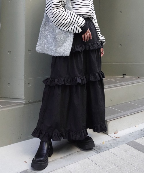 CORNERS（コーナーズ）の「ナイロンタフタフリルティアードスカート（スカート・レディース・グレー/ブラック/ホワイト・M）」の3枚目の写真