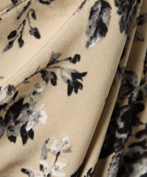 mystic(ミスティック)の「花柄タイトスカート(スカート・レディース・カーキ/ベージュ/ブラック・フリ-)」の4枚目の写真