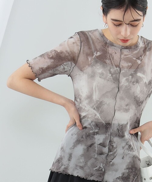 Ray BEAMS（レイビームス）の「Ray BEAMS / プリント チュール メロー Tシャツ（Tシャツ/カットソー・レディース・グレー/ブラウン・ONE SIZE）」の2枚目の写真