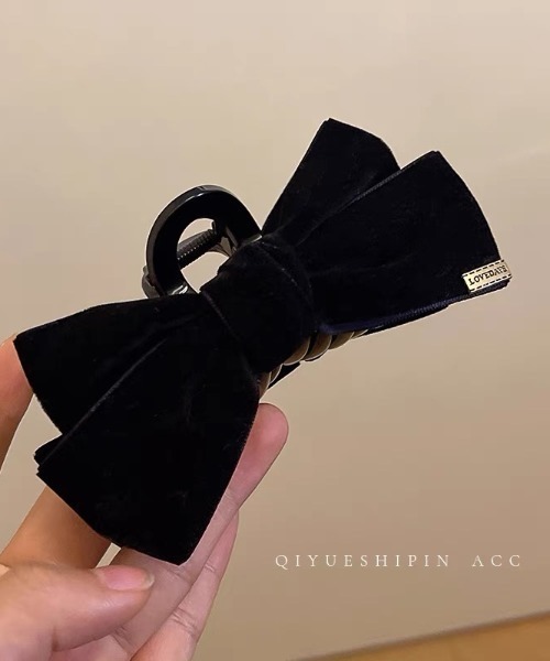 E&C closet…（イーアンドシークローゼット）の「ベロアリボンヘアクリップ（バレッタ/ヘアクリップ・レディース・ブラック・FREE）」の4枚目の写真