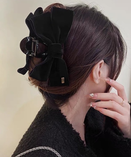 E&C closet…（イーアンドシークローゼット）の「ベロアリボンヘアクリップ（バレッタ/ヘアクリップ・レディース・ブラック・FREE）」の5枚目の写真