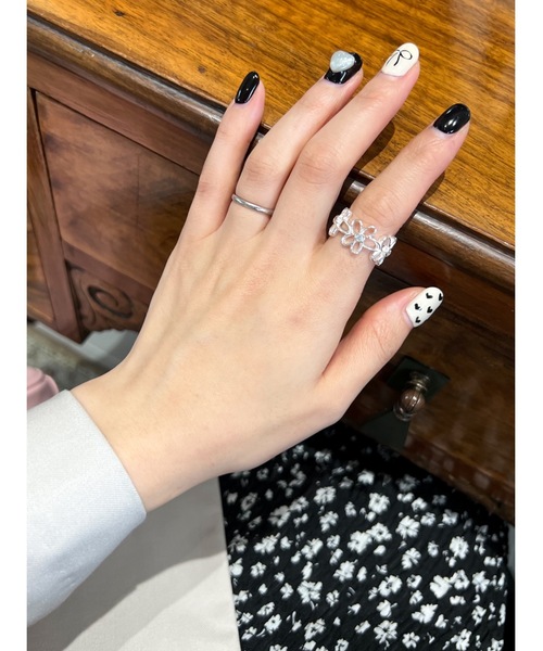 JUMELLE(ジュメロ)の「flower shape ring(リング・レディース・シルバー・FREE)」の3枚目の写真