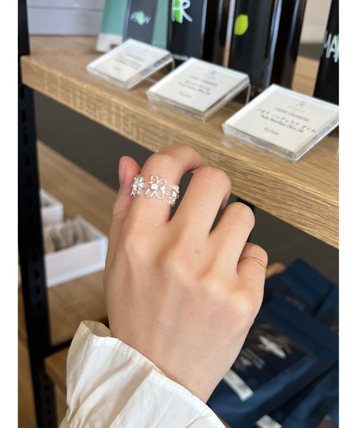 JUMELLE(ジュメロ)の「flower shape ring(リング・レディース・シルバー・FREE)」の6枚目の写真