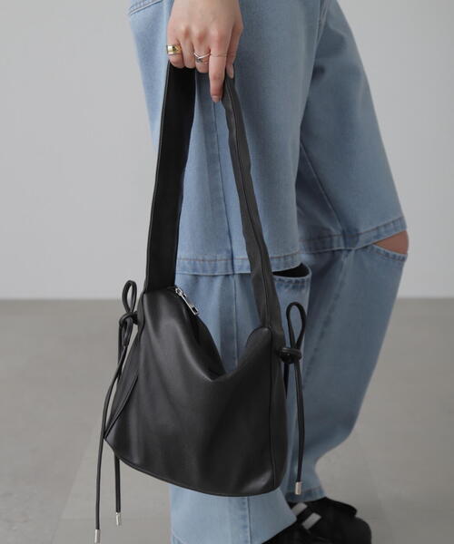 FREE'S MART（フリーズマート）の「◆フリルショルダーバッグ（ショルダーバッグ・レディース・ブラック/パープル・ﾌﾘ-）」の4枚目の写真