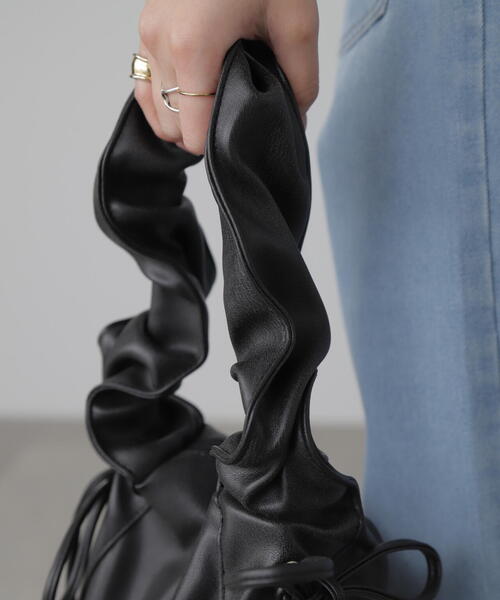 FREE'S MART（フリーズマート）の「◆フリルショルダーバッグ（ショルダーバッグ・レディース・ブラック/パープル・ﾌﾘ-）」の5枚目の写真