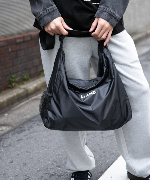 ALAND（エーランド）の「【UNISEX】ALAND／ナイロンショルダーBAG（折りたたみ可能）（ショルダーバッグ・レディース・ライトグリーン/ネイビー/ブラック・FREE）」の6枚目の写真
