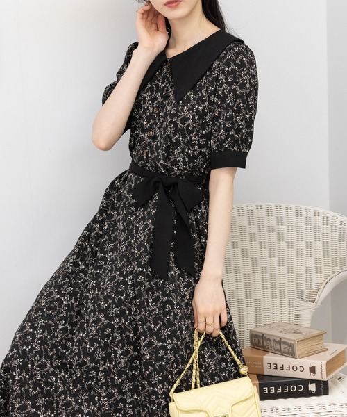 pumpkin port(パンプキンポート)の「花柄 クレリックデザイン ウエストリボンベルト付 ワンピース(ワンピース・レディース・ブラック/アイボリー/ブルー・M)」の1枚目の写真