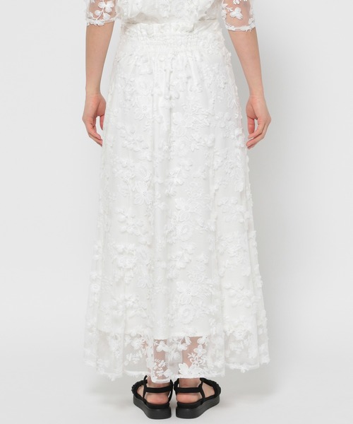 mysty woman（ミスティウーマン）の「3Dフラワーマーメイドスカート 135608（スカート・レディース・ブラック/オフホワイト・FREE）」の9枚目の写真