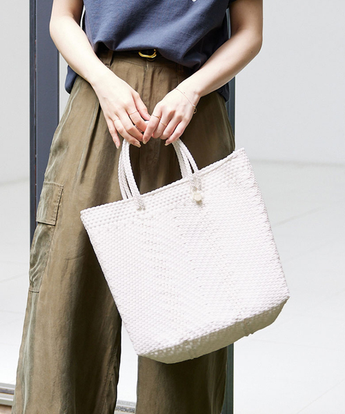 SLOBE IENA(スローブイエナ)の「LETRA/レトラ メルカドバッグS 6107720505/61724614(ショルダーバッグ・レディース・ホワイト/オレンジ・FREE)」の2枚目の写真