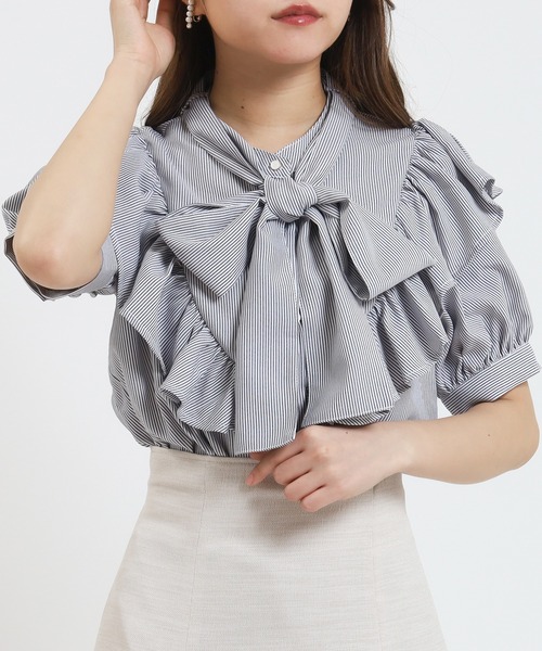 ASTORIA ODIER（アストリアオディール）の「ストライプボウタイフリルブラウス（シャツ/ブラウス・レディース・ブルー/ブラック・MEDIUM）」の9枚目の写真