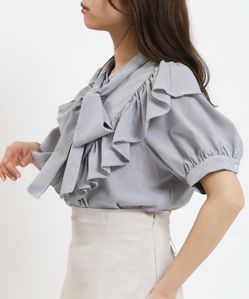 ASTORIA ODIER（アストリアオディール）の「ストライプボウタイフリルブラウス（シャツ/ブラウス・レディース・ブルー/ブラック・MEDIUM）」の11枚目の写真