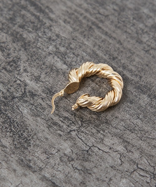 Ettika（エティカ）の「【Ettika/エティカ】ツイストフープピアス（ピアス（両耳用）・レディース・ゴールド・フリー）」の5枚目の写真