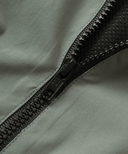 make a ray!（メイク ア レイ！）の「GI U.S.ARMY IPFU ビッグシルエット ナイロンフィットネスジャケット/ミリタリーブルゾン（ミリタリージャケット・メンズ・グレー・XL/3L）」の7枚目の写真