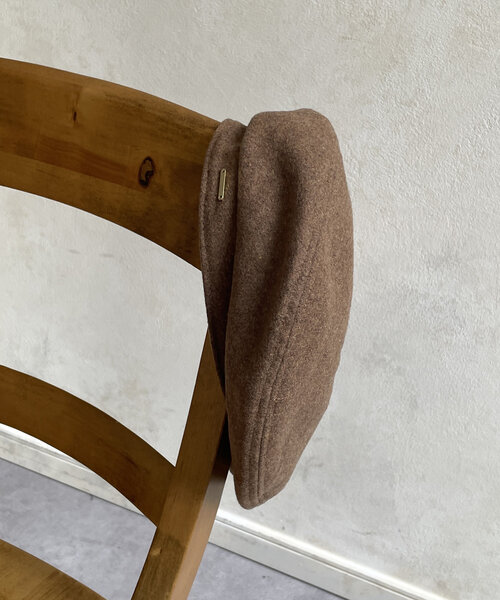 Thevon（ゼボン）の「GLDスタッズ付きベレー帽（キャップ・レディース・ブラック/キャメル・L）」の15枚目の写真