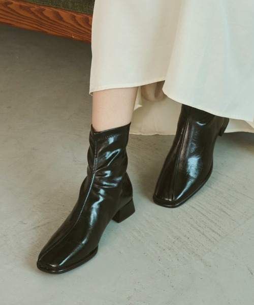 Unitage（ユニテージ）の「フェイクレザーショートブーツ（ブーツ・レディース・ブラック/ブラウン・MEDIUM/LARGE）」の5枚目の写真