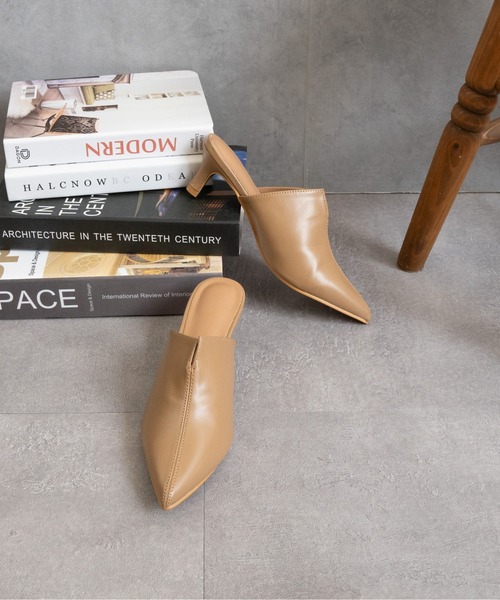 Fabby fabby（ファビィーファビィー）の「スリットポインテッドトゥミュール（その他シューズ・レディース・ブラック/シルバー/ベージュ・SMALL/MEDIUM/LARGE）」の2枚目の写真