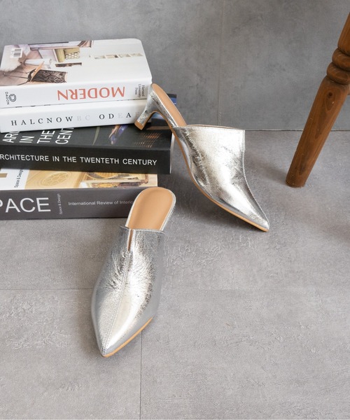 Fabby fabby（ファビィーファビィー）の「スリットポインテッドトゥミュール（その他シューズ・レディース・ブラック/シルバー/ベージュ・SMALL/MEDIUM/LARGE）」の3枚目の写真