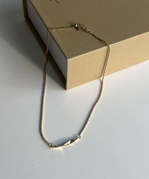 CAPRICIEUX LE'MAGE（カプリシューレマージュ）の「〈GOLDY/ゴールディ〉ツイストバーネックレス（ネックレス・レディース・シルバー/ゴールド・FREE）」の6枚目の写真