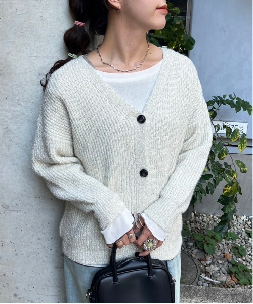DOUBLE NAME（ダブルネーム）の「Vネックラメニットカーデ（カーディガン/ボレロ・レディース・ブラック/ブルー/オフホワイト・FREE）」の7枚目の写真