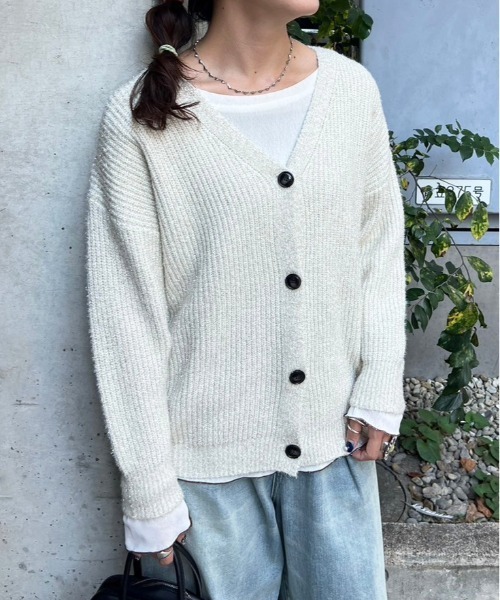 DOUBLE NAME（ダブルネーム）の「Vネックラメニットカーデ（カーディガン/ボレロ・レディース・ブラック/ブルー/オフホワイト・FREE）」の9枚目の写真