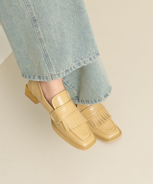 KBF（ケイビーエフ）の「アシンメトリートゥタッセルローファー（ローファー・レディース・ベージュ/ブラック・38/37/36）」の10枚目の写真