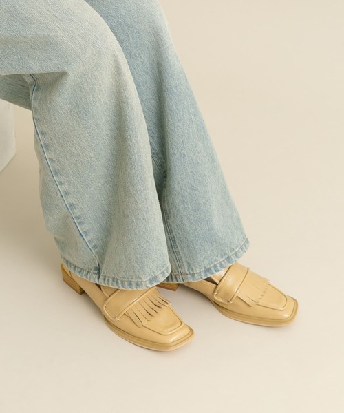 KBF（ケイビーエフ）の「アシンメトリートゥタッセルローファー（ローファー・レディース・ベージュ/ブラック・38/37/36）」の11枚目の写真