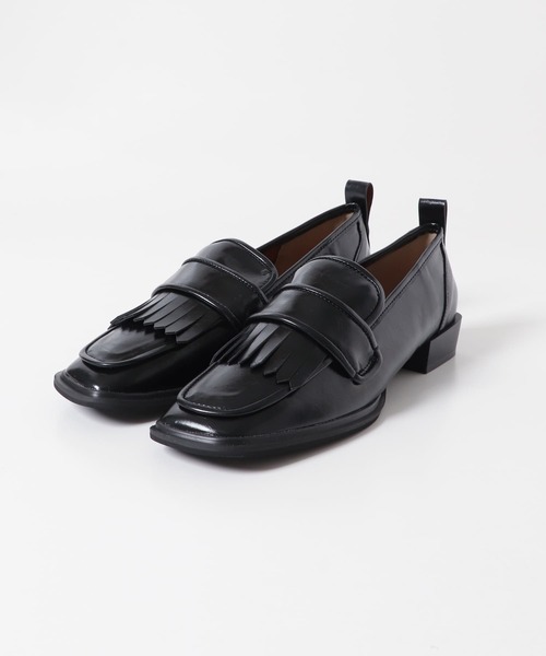 KBF（ケイビーエフ）の「アシンメトリートゥタッセルローファー（ローファー・レディース・ベージュ/ブラック・38/37/36）」の15枚目の写真