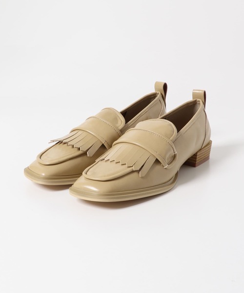 KBF（ケイビーエフ）の「アシンメトリートゥタッセルローファー（ローファー・レディース・ベージュ/ブラック・38/37/36）」の16枚目の写真